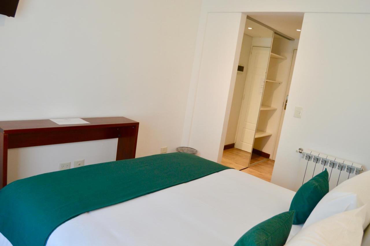 Hotel 6 de Octubre Buenos Aires Buitenkant foto